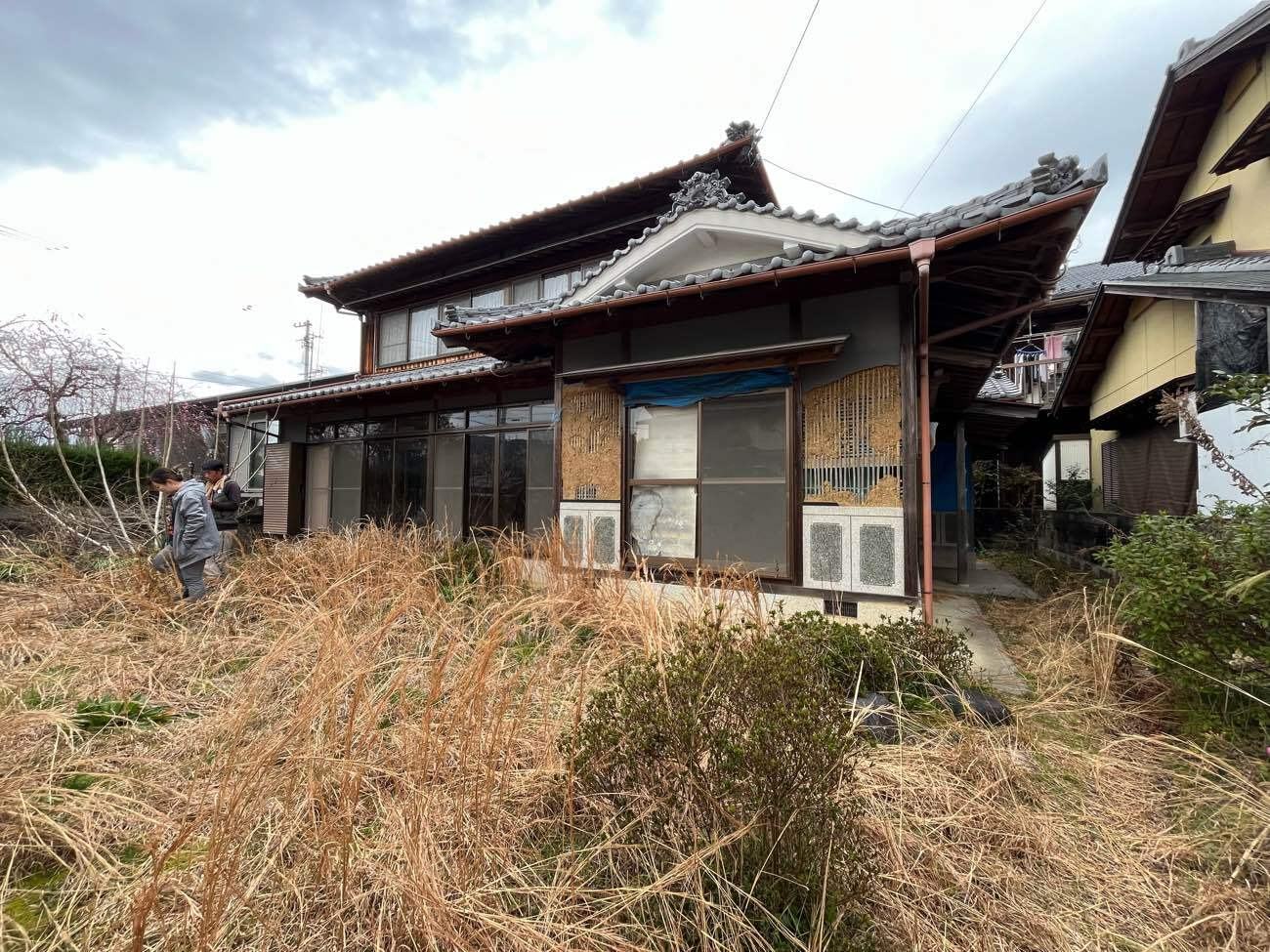 耐震補強リノベーションの施工前の外観